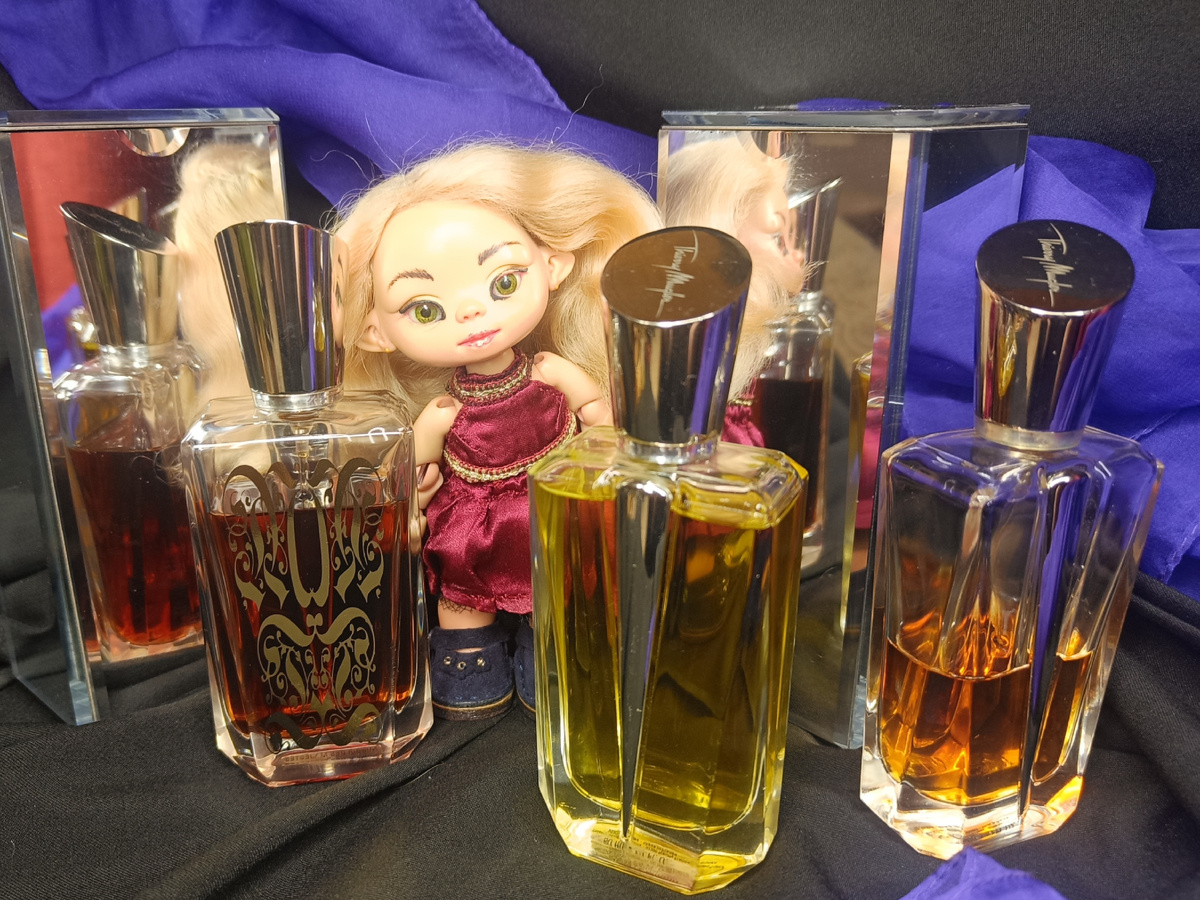 Танечка, ты что, не слышишь?! Брысь оттуда!