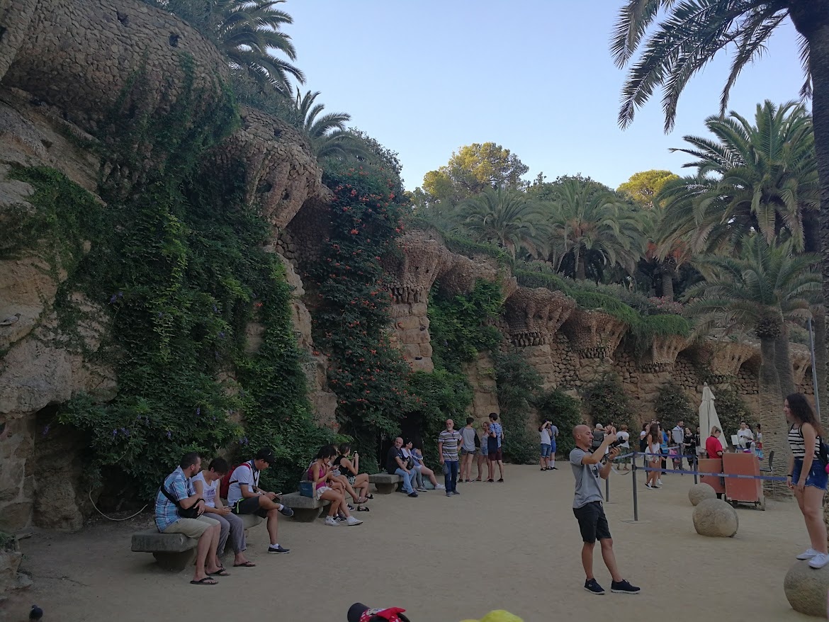 Парк Гуэля, Барселона. Туристов и правда многовато, не находите?