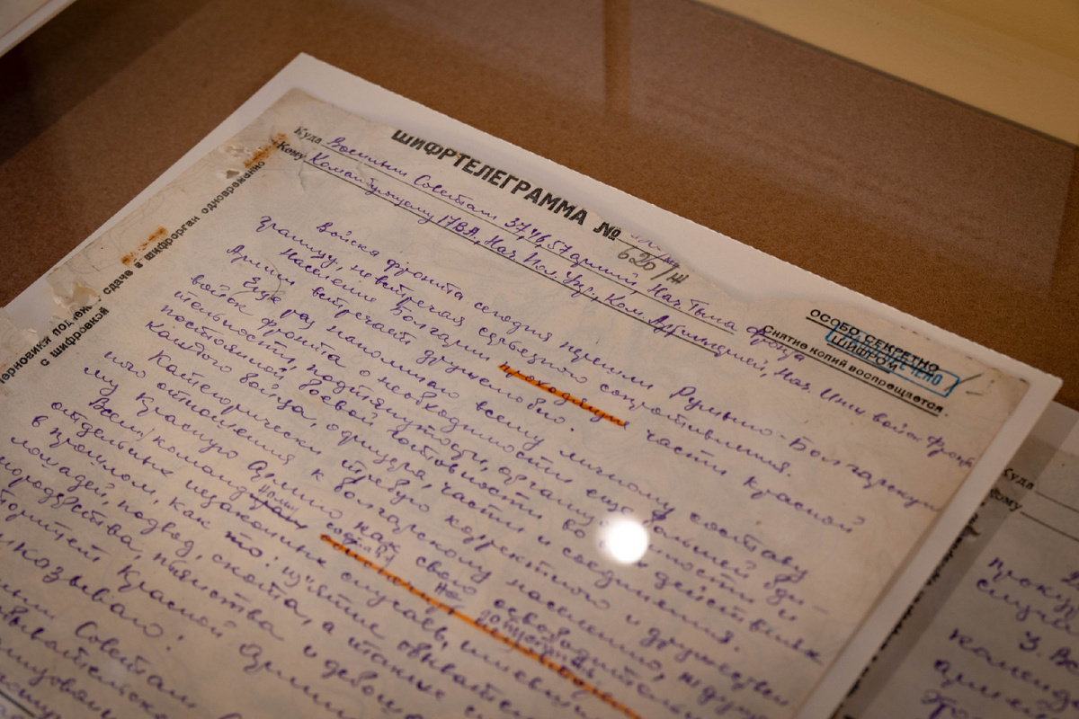 Шифртелеграмма с приказом командующему войсками 3-го Украинского фронта фронта Ф. И. Толбухина военным советам 37, 46 и 57-й армий и начальнику тыла фронта о корректном и дружественном отношении к болгарскому населению. 8 сентября 1944 г. ЦА МО РФ