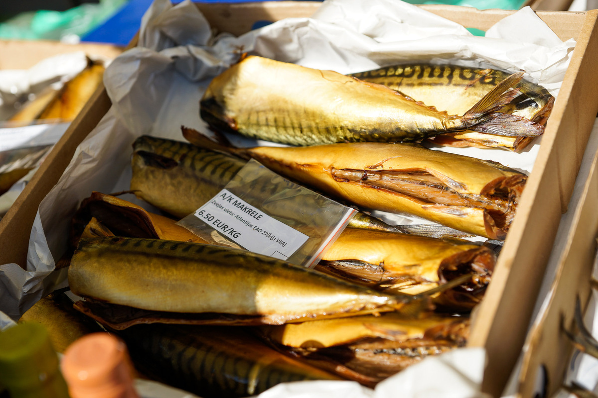 Скумбрия горячего копчения © Sputnik