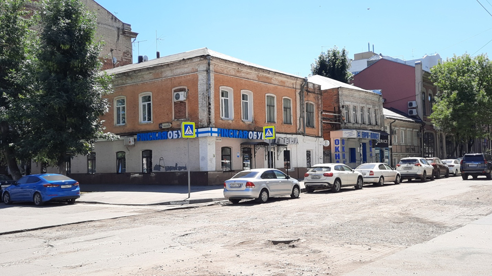 Современный вид дома на углу улиц Киселёва и Вольской.