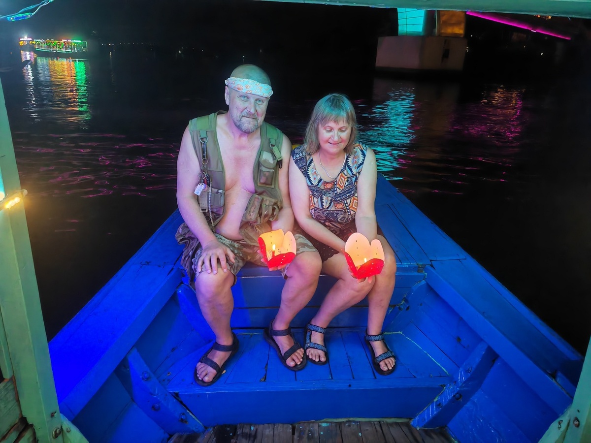 В Хойане существует красивый и трогательный ритуал зажжения свечей. Вечером местные жители и туристы спускают на воду маленькие бумажные кораблики, внутри которых горят свечи. Этот обряд символизирует прощение, благодарность и надежду на лучшее будущее. Люди загадывают желания, отпускают кораблики в плавание по реке, веря, что свет свечей унесет с собой все невзгоды и исполнит мечты