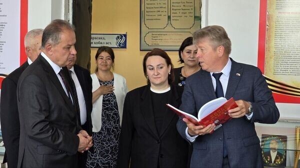    © Foto / Русский дом в Худжанде