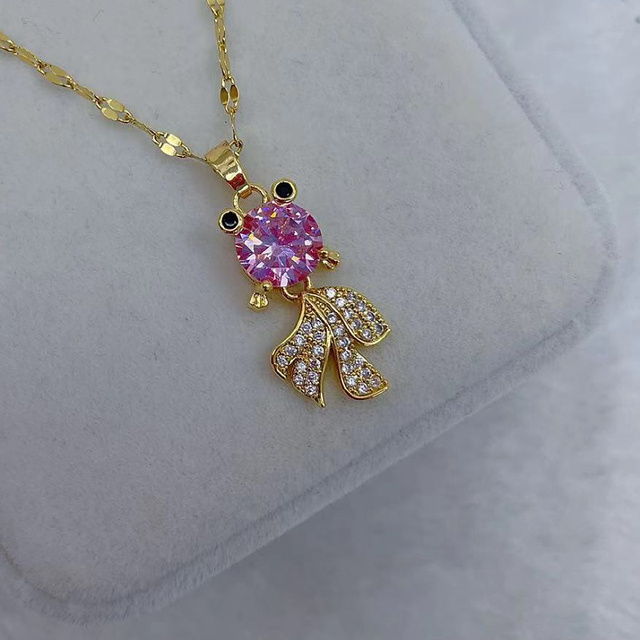 Вот этот кулон я не получила.