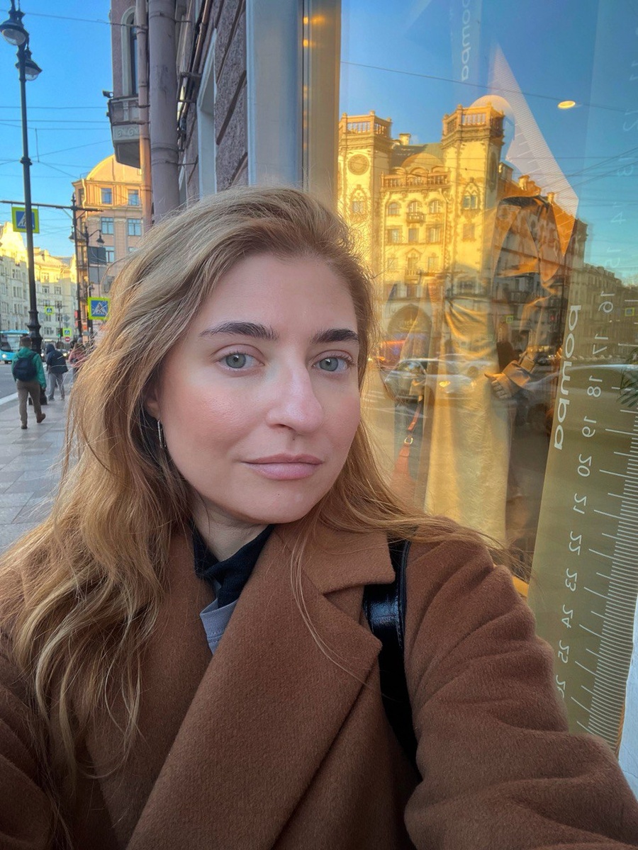 В Pompa на фоне Pompa и самого красивого здания в городе.💜