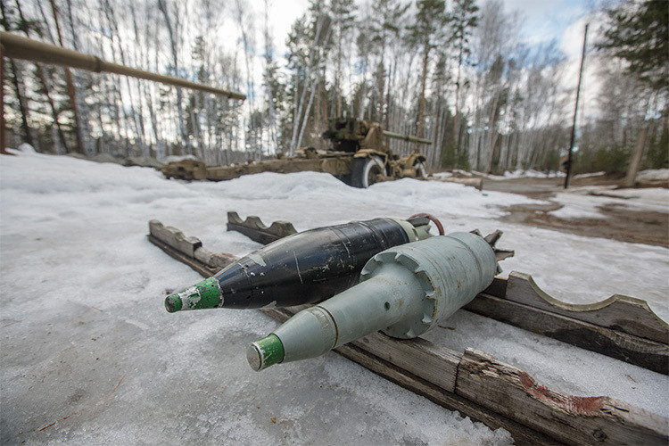    Лоханов еще в начале года определился с тем, где хочет трудиться. Защита представила в суд гарантийное письмо от порохового завода о том, что предприятие «имеет возможность принять у себя осужденного для дальнейшего отбывания наказания в виде принудительных работ».   
Фото: Сергей Елагин