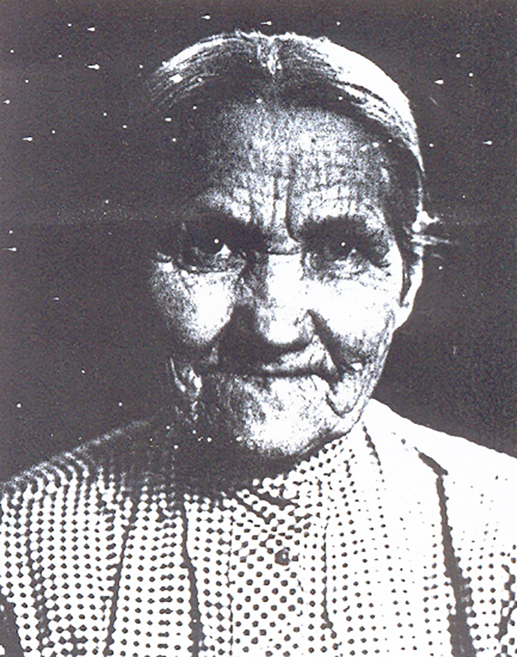 Прабабушка Ксения Силантьевна Сологубова. Фотография из архива семьи Новиковых. 1945. Смотрите далее >