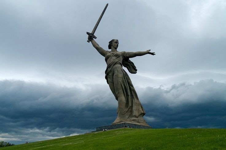 "Родина-мать зовёт!" Источник: culture.ru 