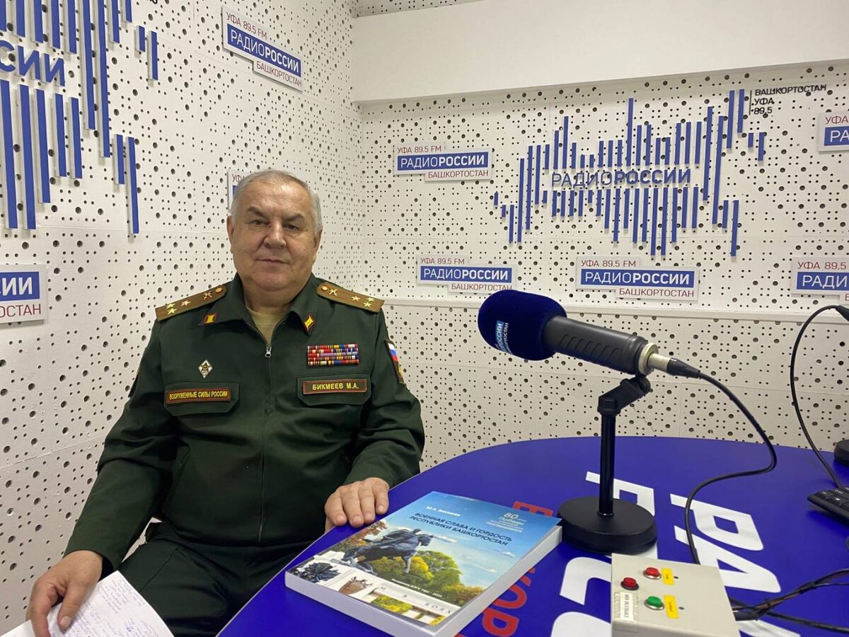    На "Земле Санниковой" представили 25-ю книгу известного военного историка