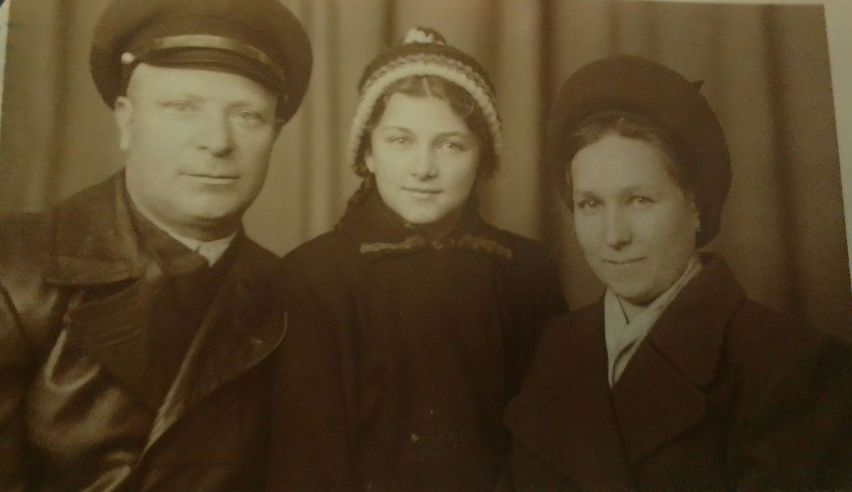 Слева направо: дедушка, мама мужа и бабушка