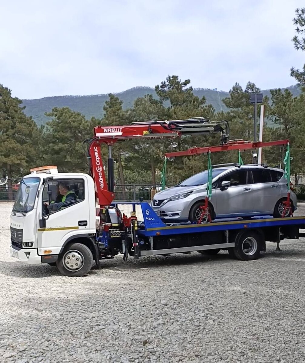 Эвакуируют машину в Геленджике