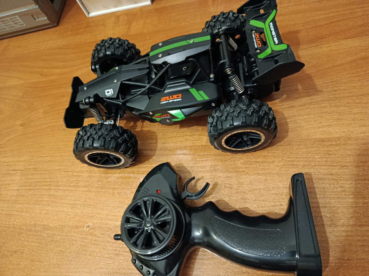 Новенький радиоуправляемый багги