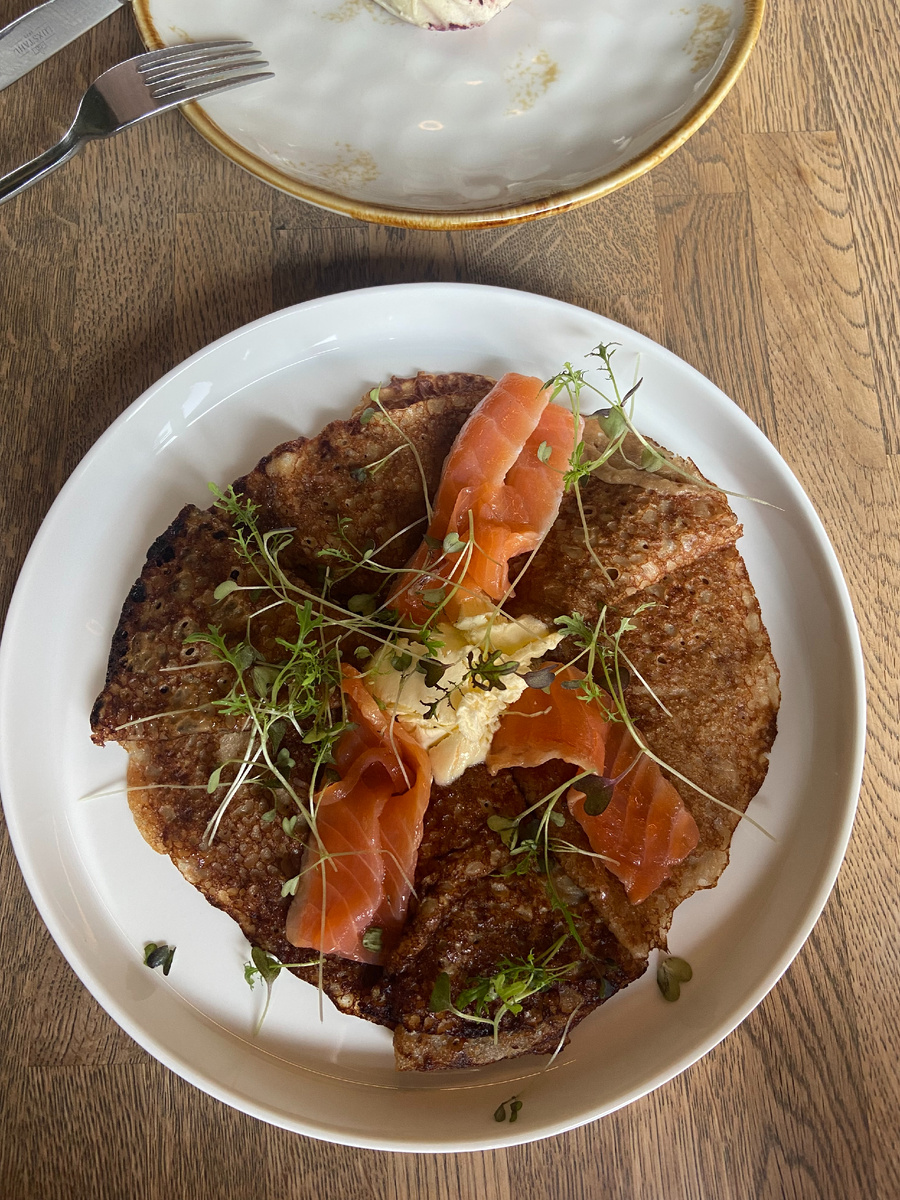 блины с гречкой и лососем