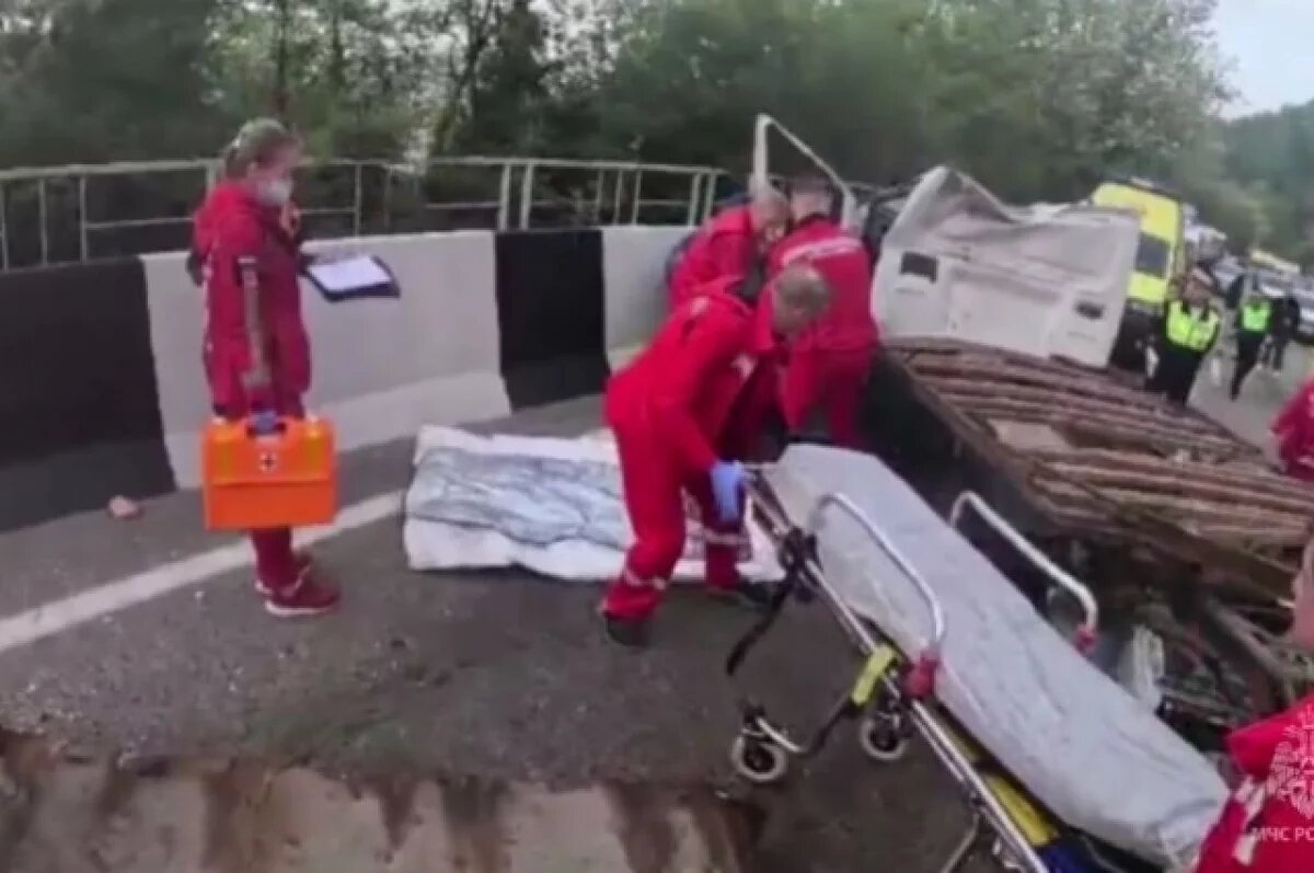    В Сочи спасатели оказали помощь пострадавшему в ДТП водителю