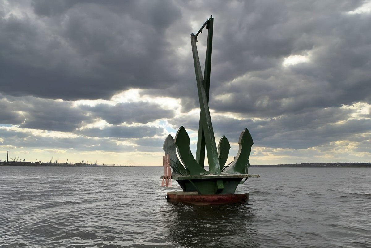 Константин воевал на фронтах Великой Отечественной войны с 1941 года. Командуя взводом в отдельном батальоне флотского экипажа, участвовал в обороне Севастополя. В историю Великой Отечественной войны Ольшанский вошёл как командир Николаевского десанта.