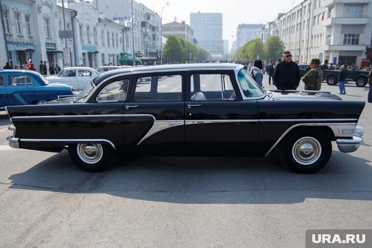 Автомобиль 1963 года выпуска продают в Сургуте. Фото: Илья Московец © URA.RU