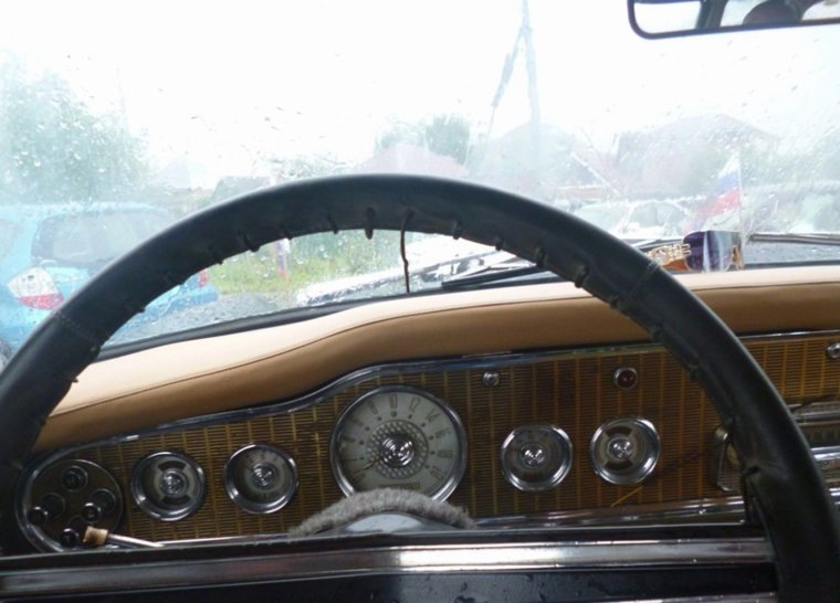 В машине почти все оригинальное, кроме руля и дисков. Фото: Авито