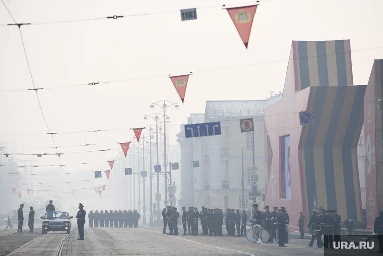 Парады в Екатеринбурге и Нижнем Тагиле могут пройти под дождем. Фото: Владимир Жабриков © URA.RU
