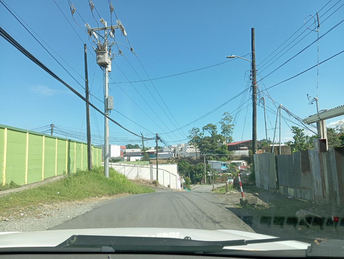 Собственно, посёлок Моин. Из машины Фернандо