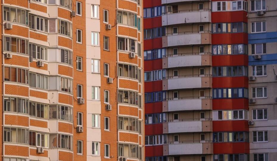 Пьянство, драки: как живут мигранты из Костромы, которым подарили квартиру
