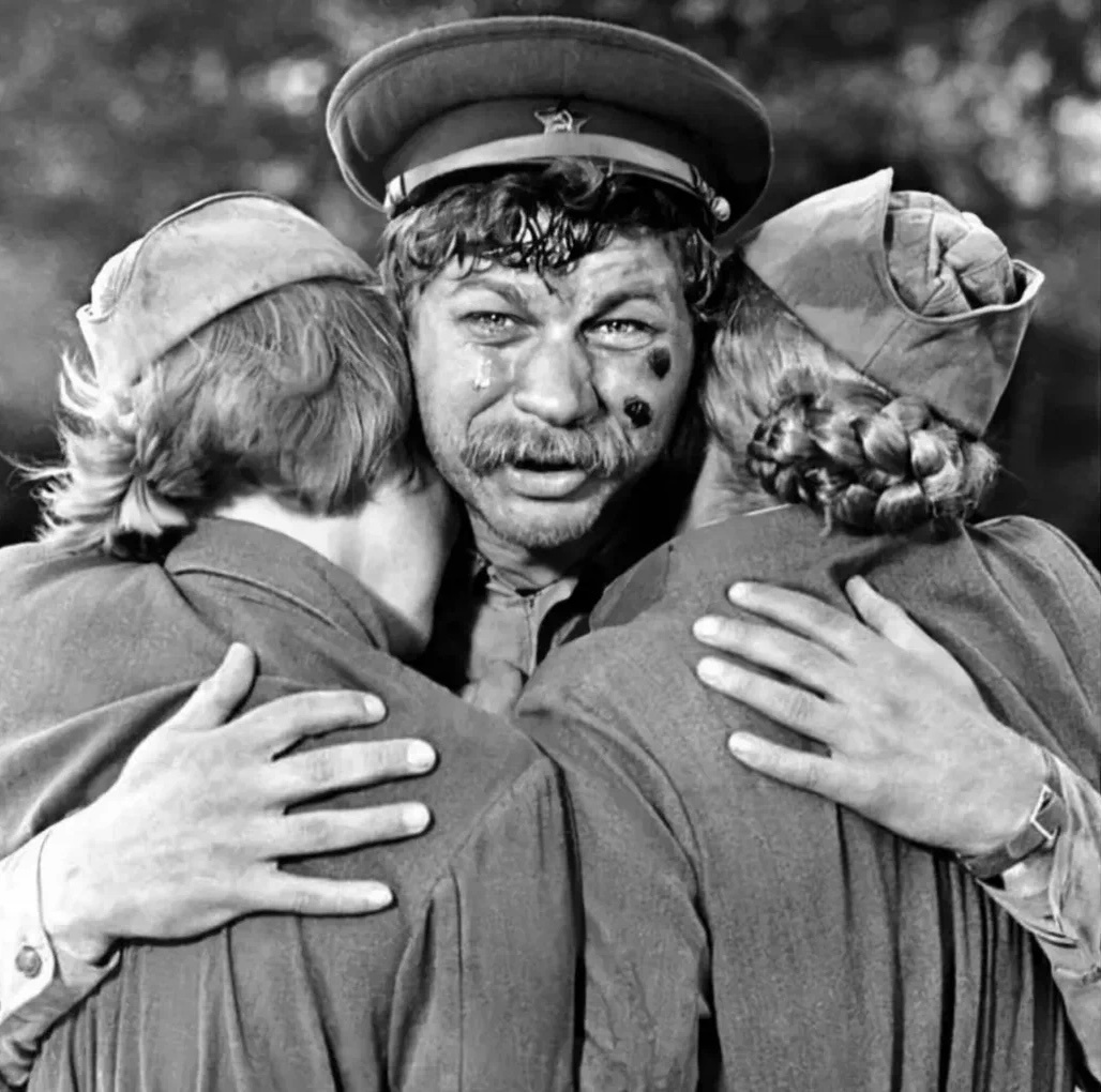 Здесь и далее сцены из фильма «А зори здесь тихие…» 1972 года 