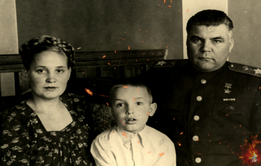 Родион Яковлевич с семьёй