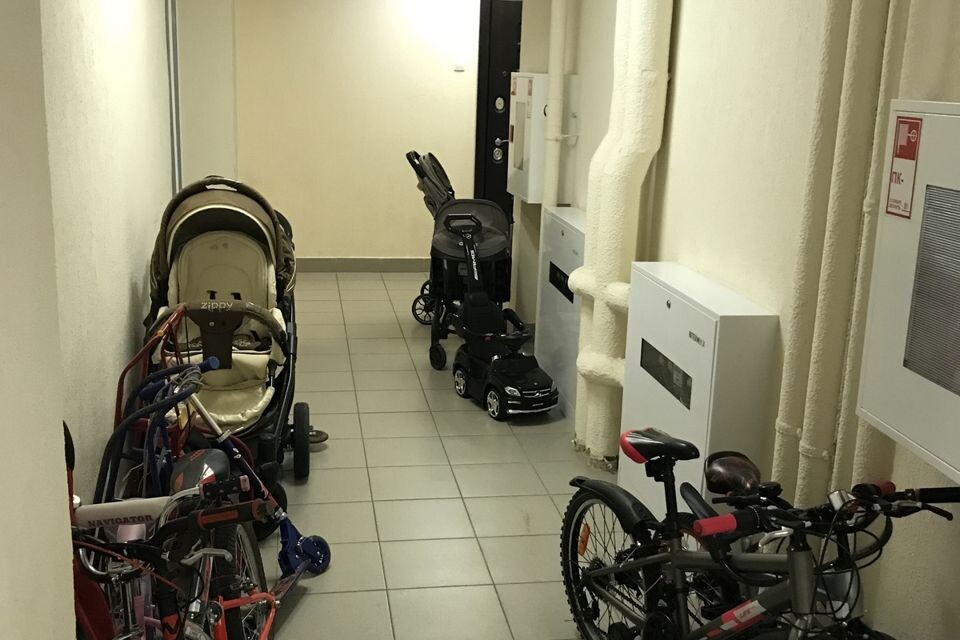 Как бороться с захламлёнными подъездами