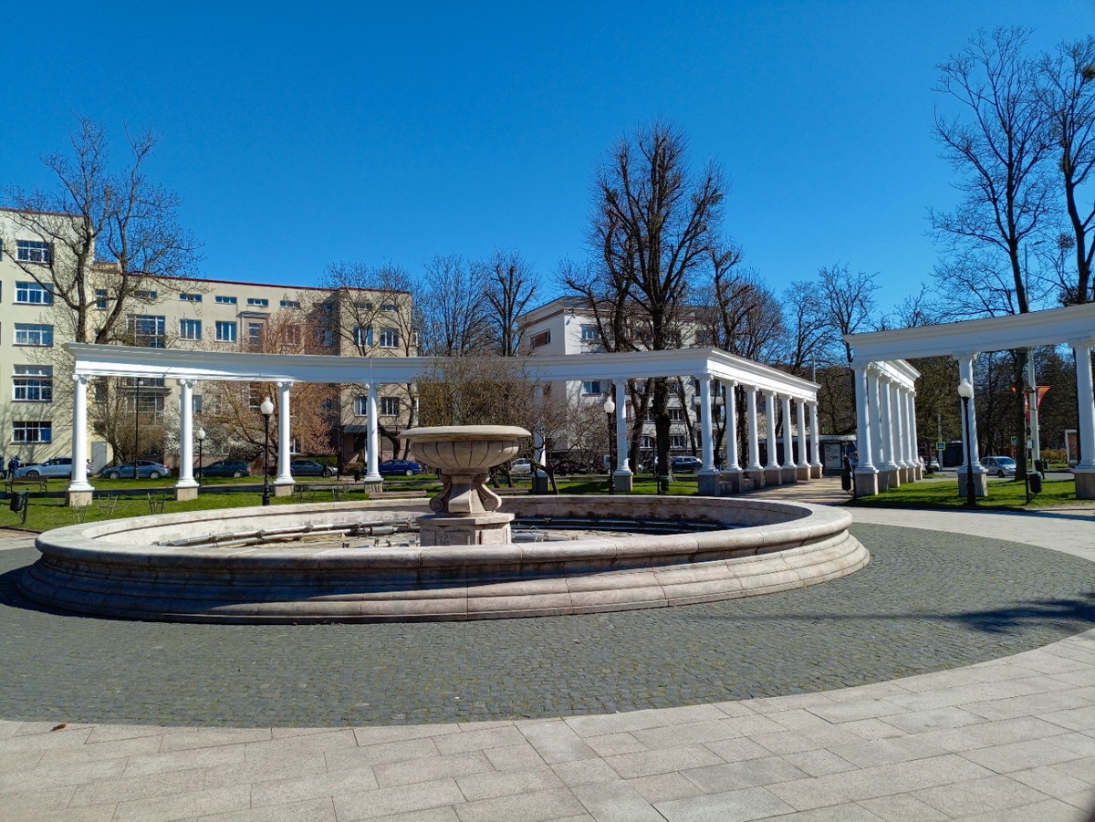 Театральный сквер в Калининграде.