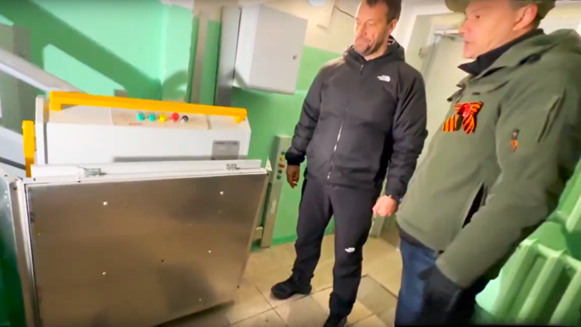    В Сургуте установили пандус в доме ветерана СВО