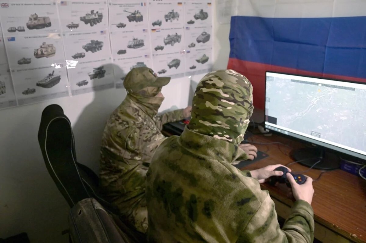    Расчет беспилотника на боевом дежурстве