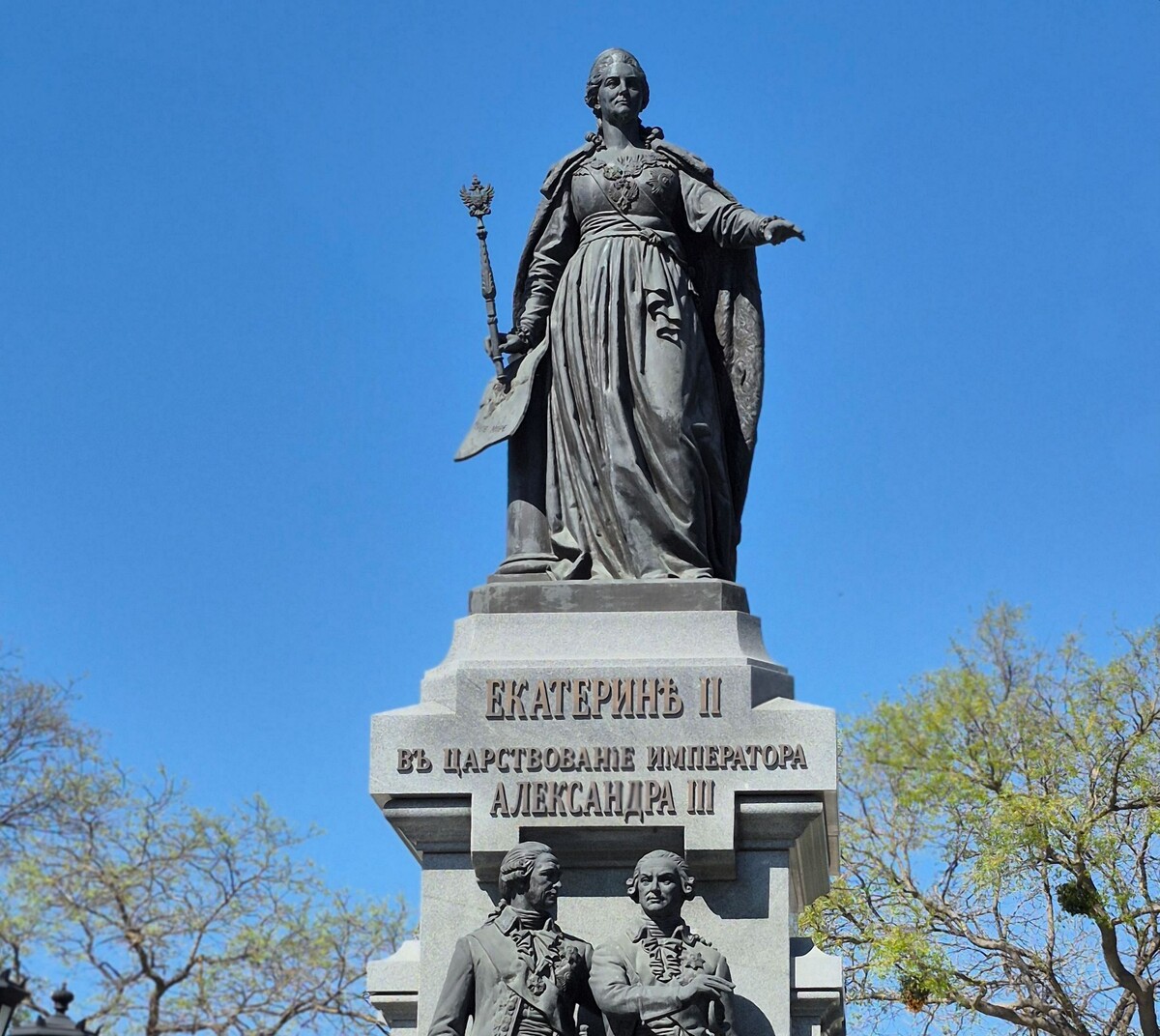 фотография памятника Екатерине Великой в г. Симферополе. Фото автора статьи