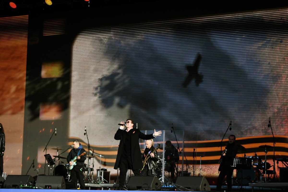    Концерт Народного артиста России Сергея Безрукова и группы «Крестный папа» состоится в День Победы