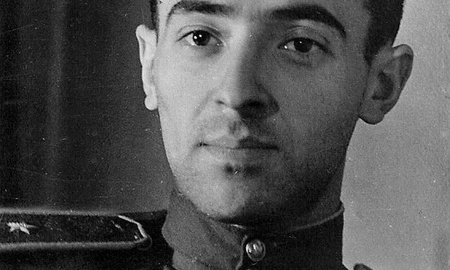 «Человек необыкновенной судьбы, прошедший войну, раненый там и пришедший после в театр»