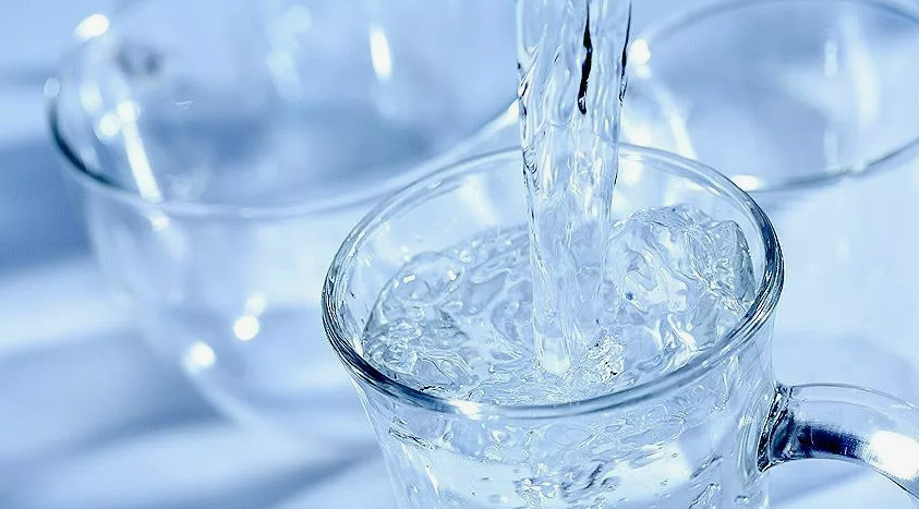 Употреблять или нет дистиллированную воду регулярно? Тема вызывает много вопросов среди населения.