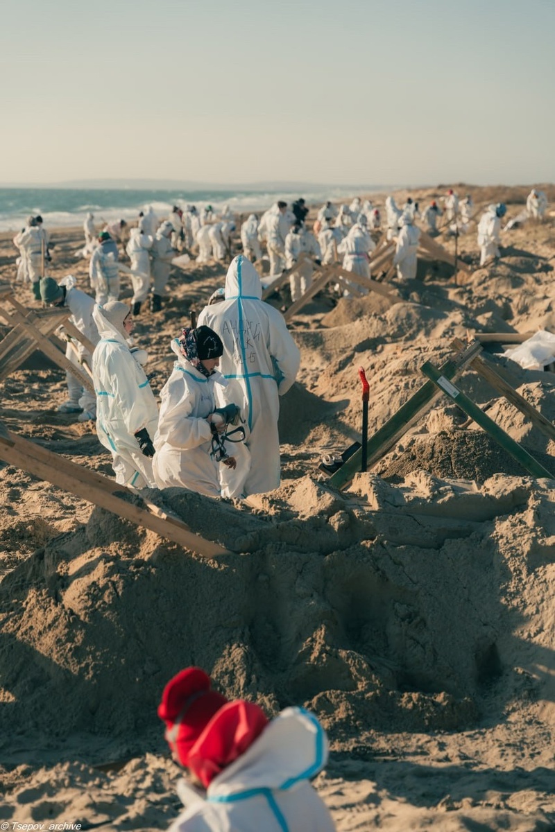 Процесс уборки и обработки пляжа