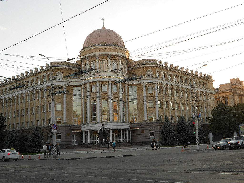 Один из корпусов СГУ 