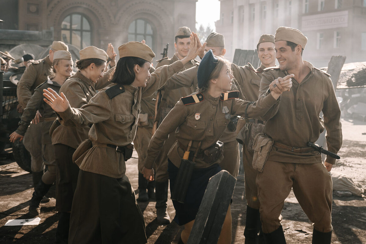 Кадр из сериала «Значит, нам туда дорога»