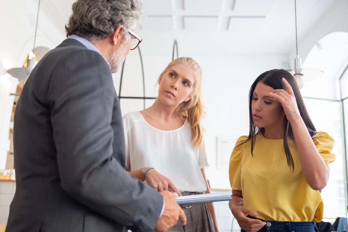    Харассмент на работе. Фото: freepik.com