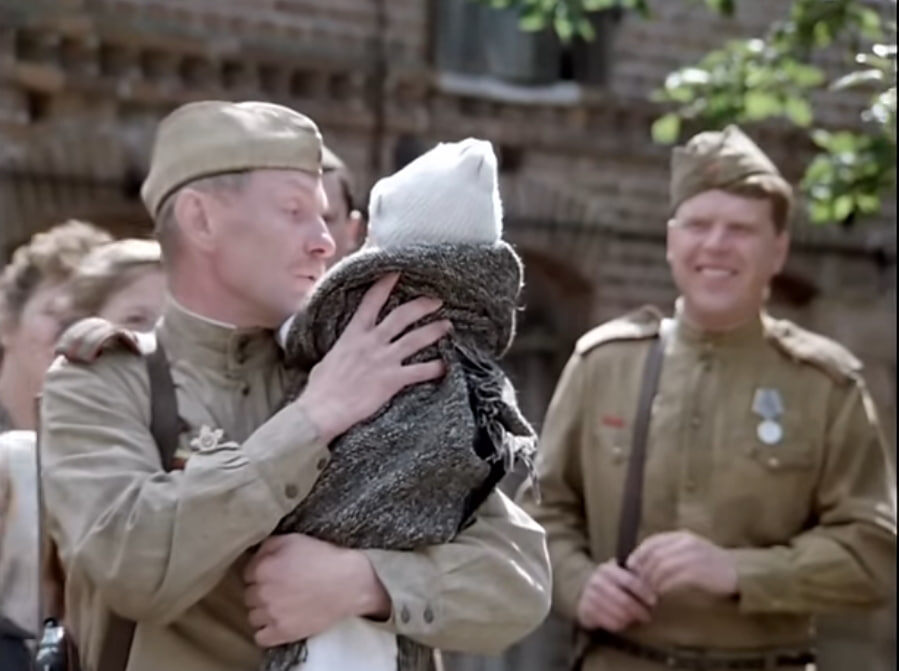 Кадр из фильма "Александр Маленький". Киностудия Горького