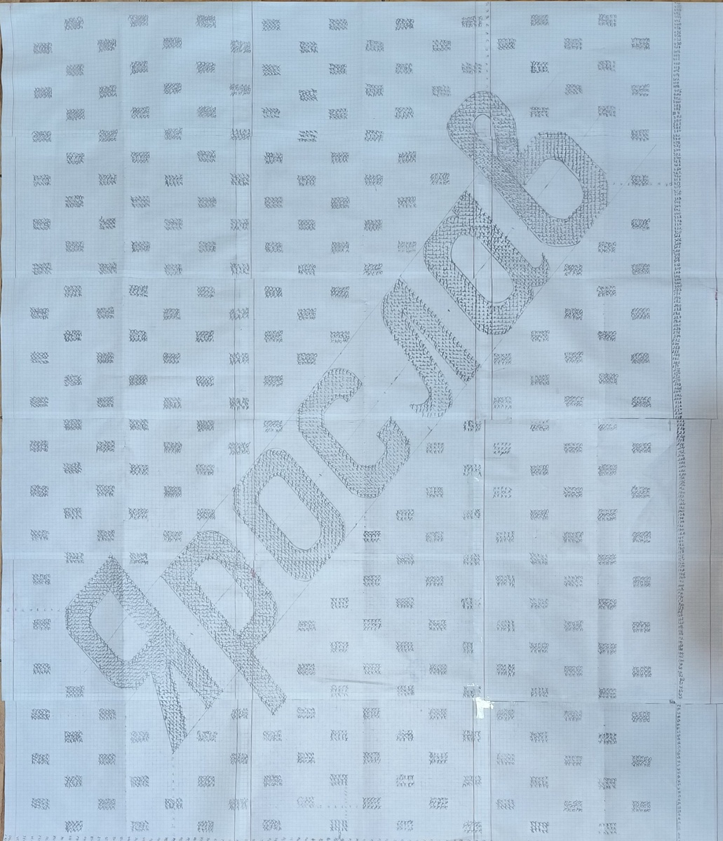 Один из эскизов. Такое вязание не возьмёшь с собою никуда, потому как эскиз размером с плед почти, при провязыаании каждого ряда надо строго следить за узором, помечая пройденные ряды.