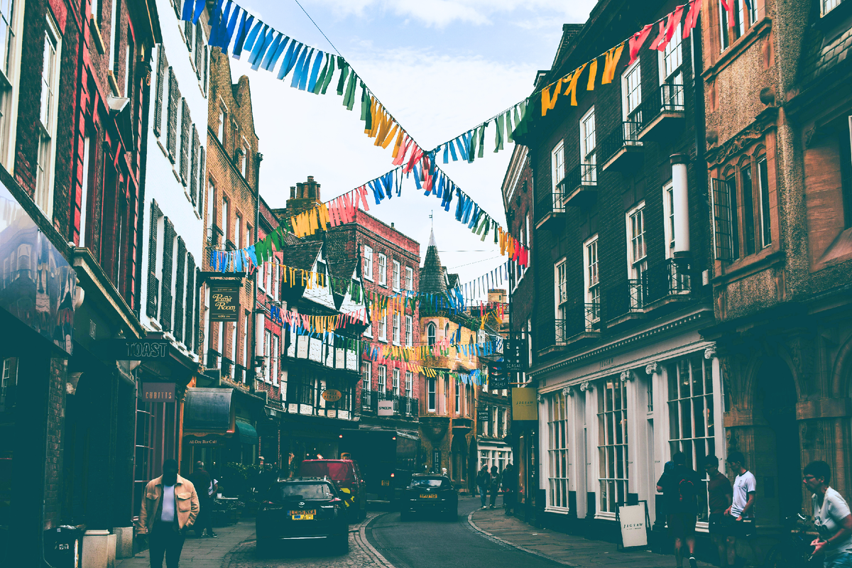 Обратите внимание на окно справа. Фото Tetiana Zatsarynna на Unsplash