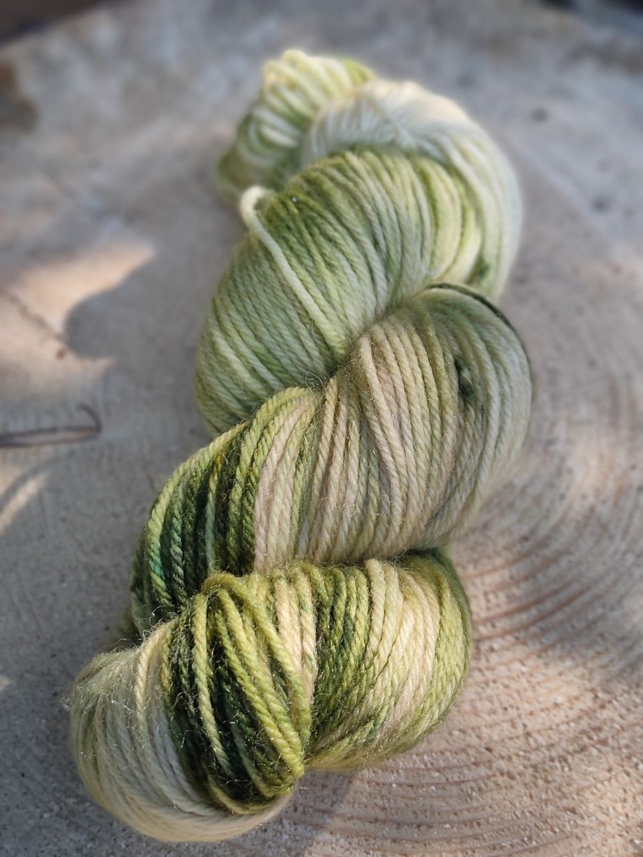 Имитация окрашивания крапивой и березовыми листьями