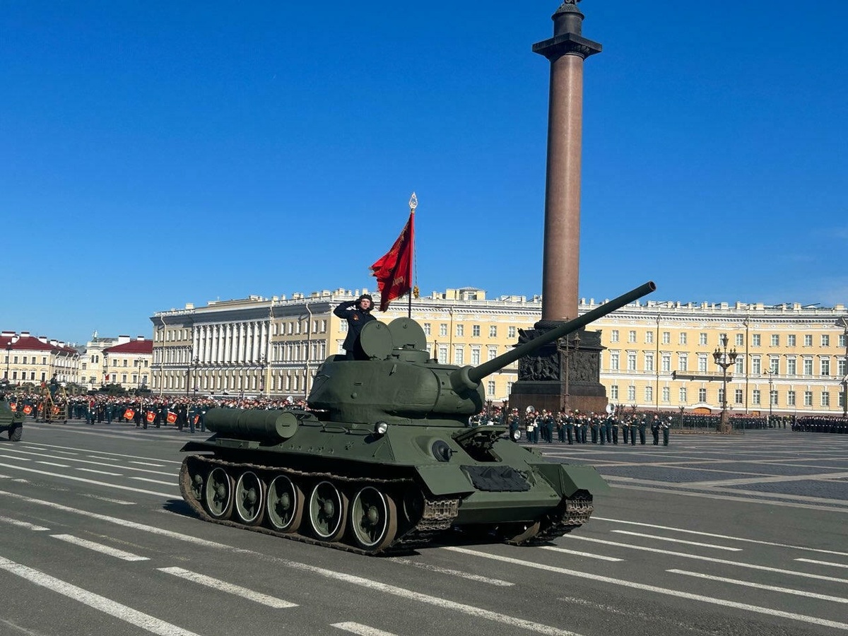 Танк Т-34 на Параде Победы
