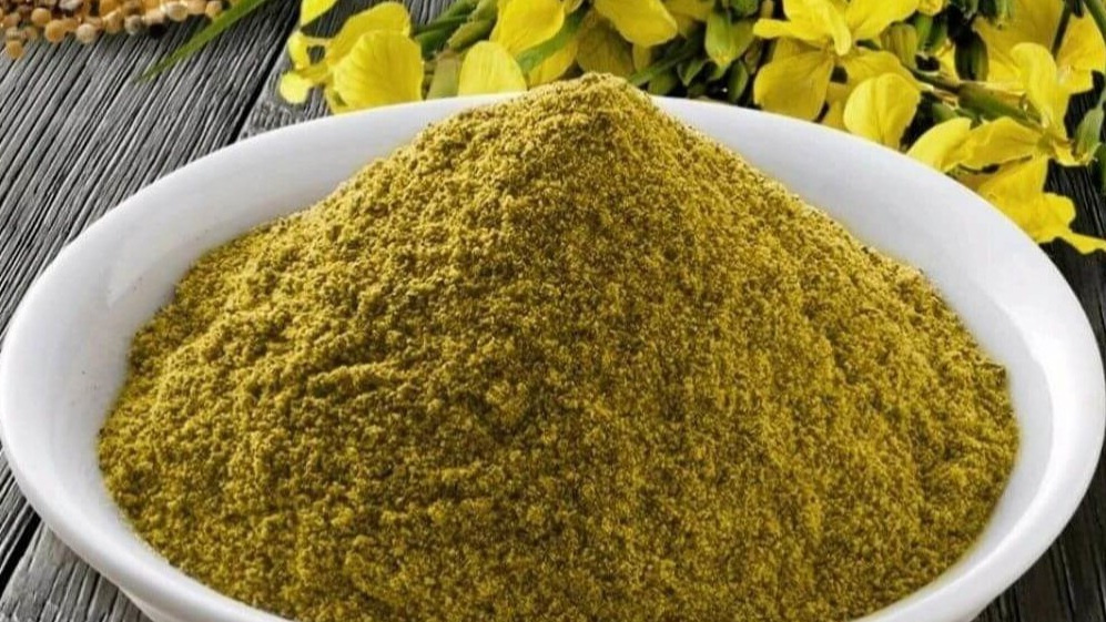 Пачки горчичного порошка хватает на обработку 50 кустов клубники.