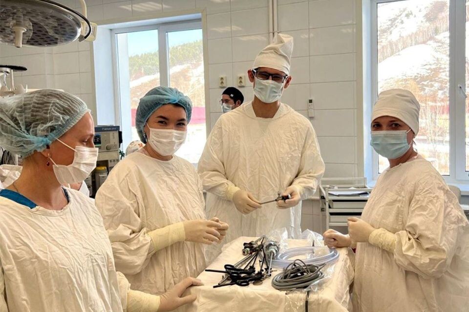    Врачи-хирурги в Республике Алтай. Источник: altai-republic.ru