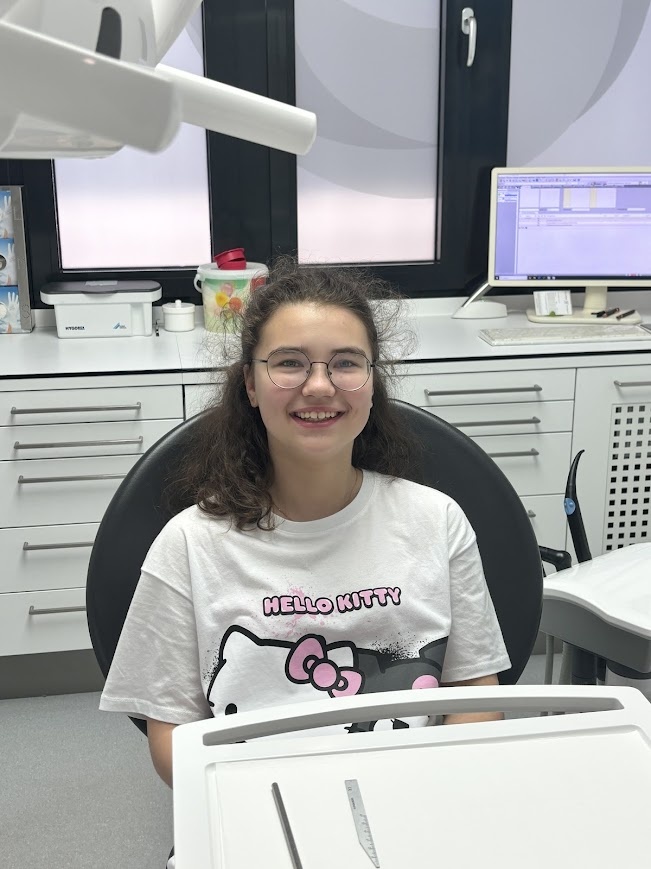 Первый приём. Я вот не умею так улыбаться в стоматологическом кресле. 