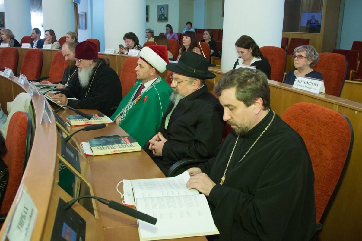  📷    Хроника тыла: В Оренбурге презентовали книгу о вкладе региона в Победу Белов Михаил Александрович
