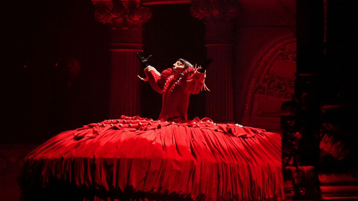 Леди Гага выступает во время бесплатного концерта на пляже Копакабана в Рио-де-Жанейро, суббота, 3 мая 2025 года. Источник: https://clck.ru/3Lu6LK