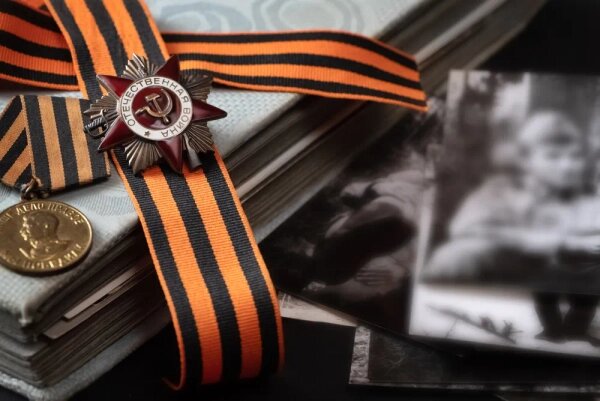 9 Мая 2025: Поздравления с Днём Победы. Топ пожеланий на любой вкус: короткие, оригинальные, искренние, своими словами и для бойцов СВО. Фото © Фото © Shutterstock / FOTODOM / GIOIA PHOTO