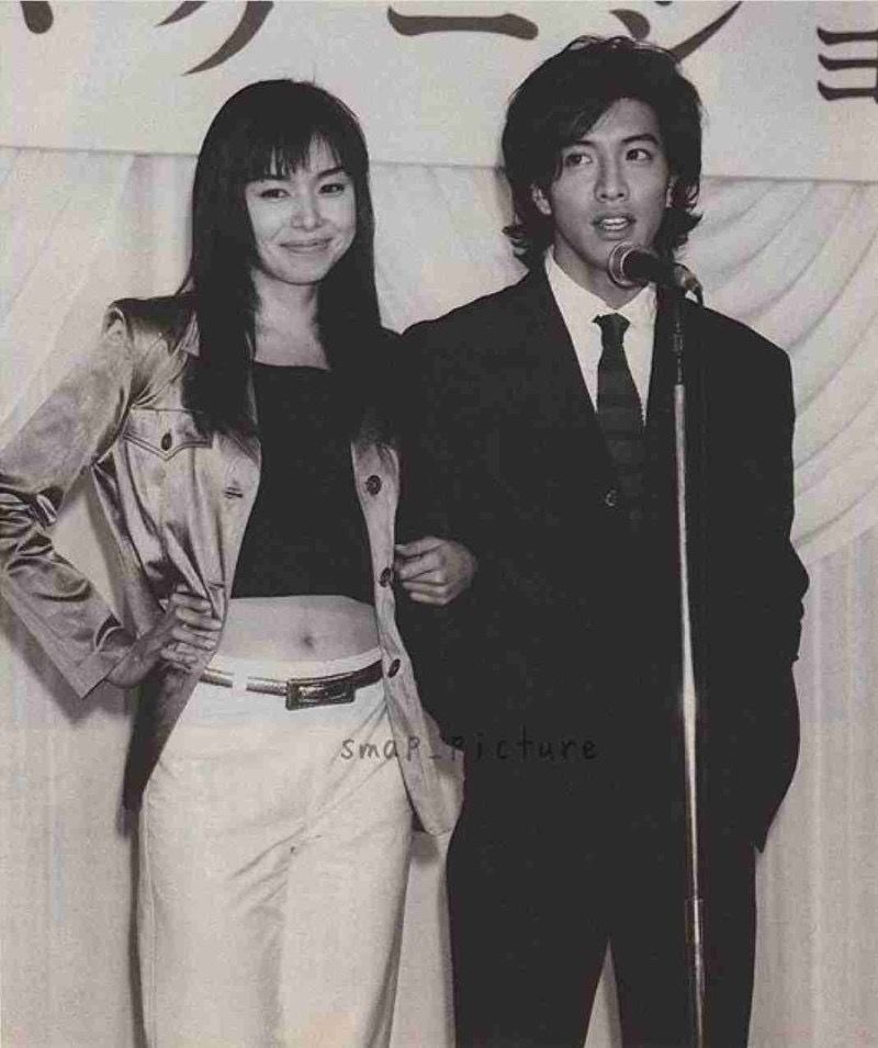 Кимура Такуя со своей партнершей по фильму «Долгие каникулы» актрисой Томоко Ямагути